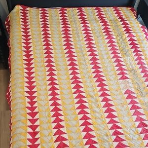 VINTAGE 1930'S FLYING GEESE QUILT